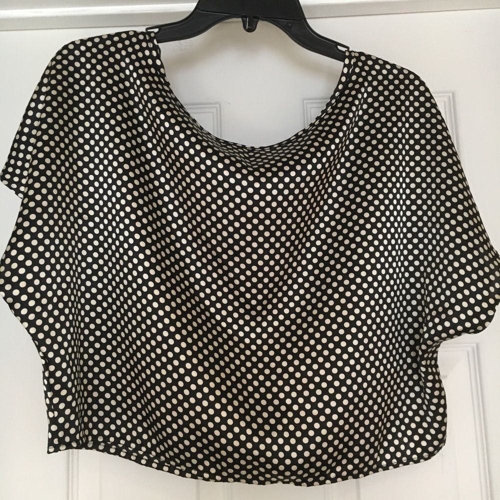 Silky polka dotted cropped blouse